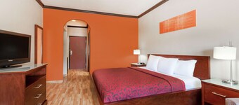 Days Inn & Suites by Wyndham Marquez