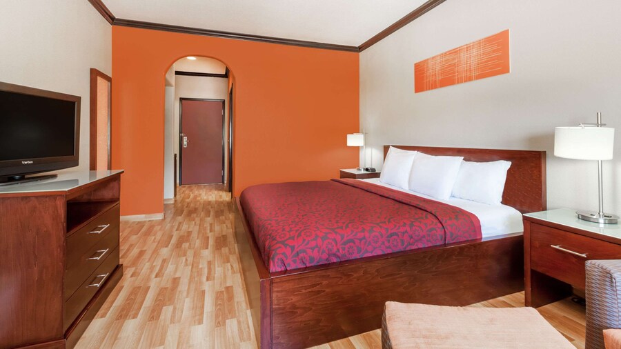 Days Inn & Suites by Wyndham Marquez