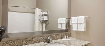Days Inn & Suites by Wyndham Marquez