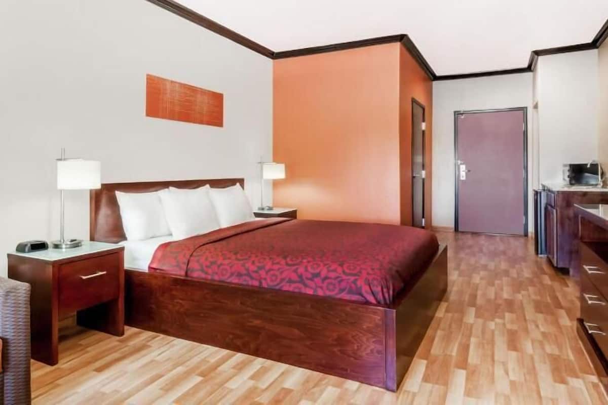 Escritorio, tabla de planchar con plancha y cunas gratuitas