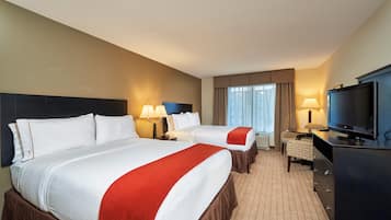 Escritorio, cortinas blackout, wifi gratis y ropa de cama