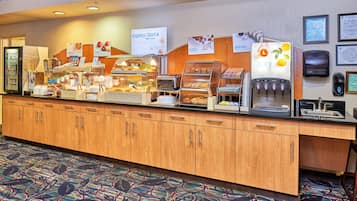 Desayuno de autoservicio incluido todos los días