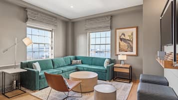 Premium bedding, in-room safe, desk, laptop workspace