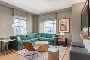 Premium bedding, in-room safe, desk, laptop workspace