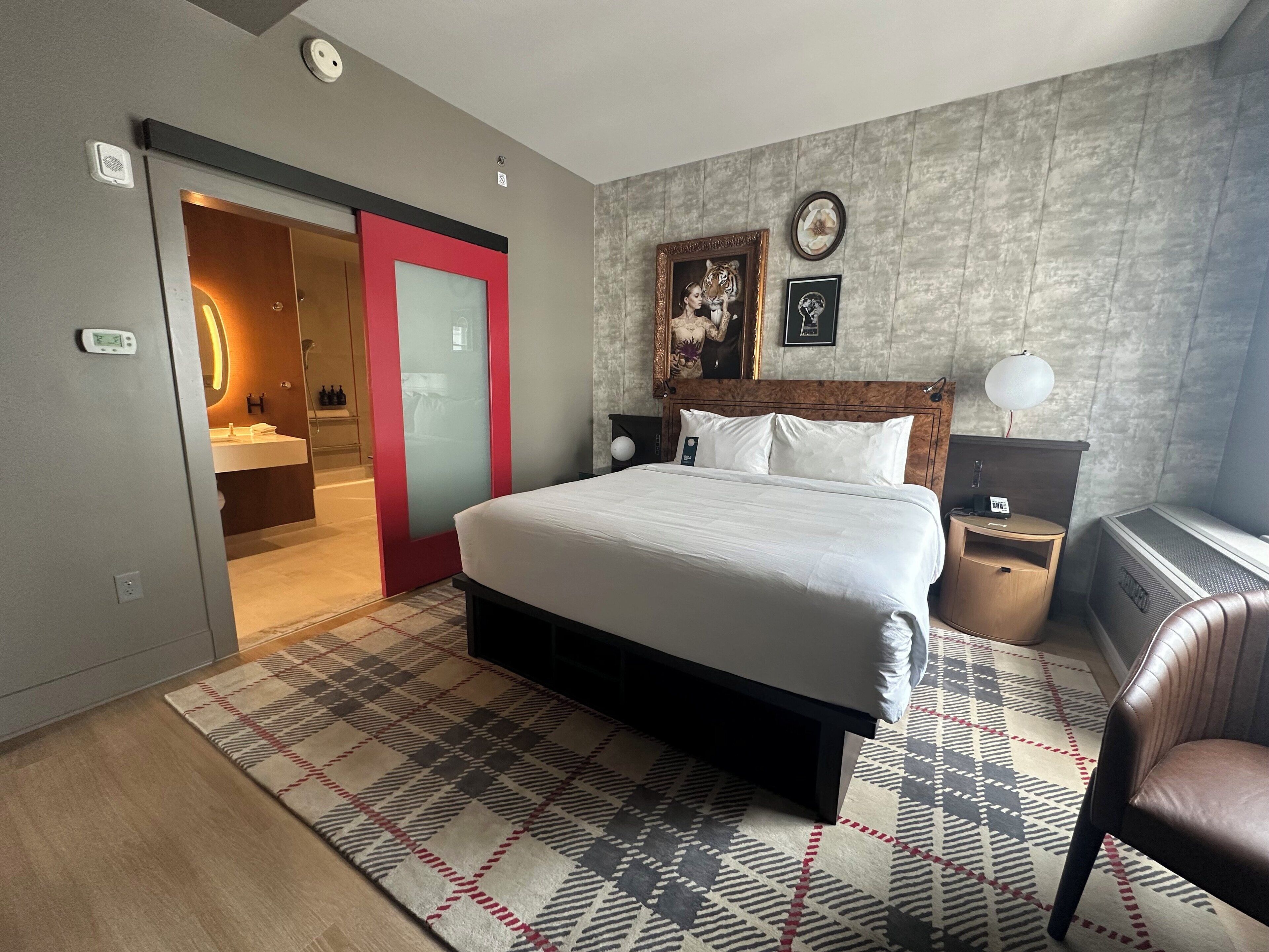 Premium bedding, in-room safe, desk, laptop workspace