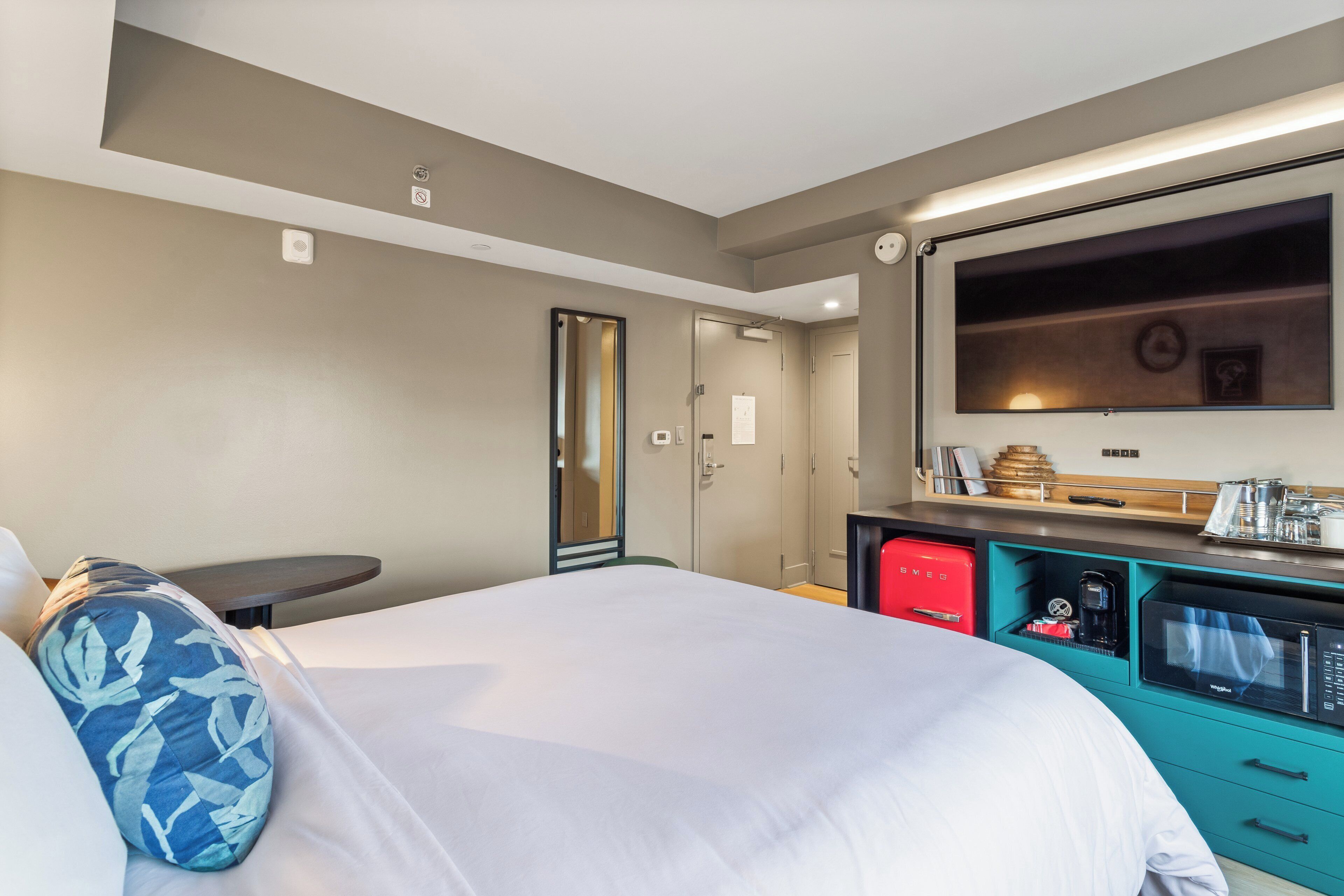 Premium bedding, in-room safe, desk, laptop workspace