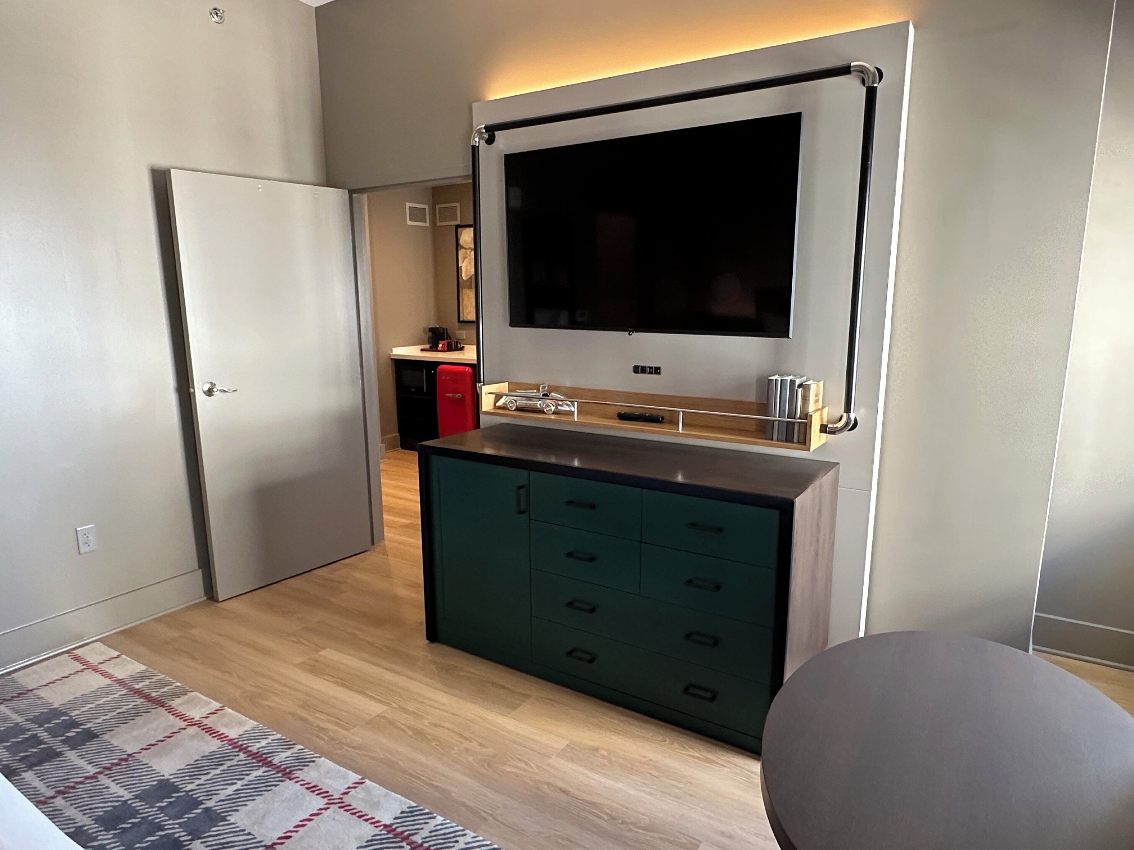 1 bedroom, premium bedding, in-room safe, desk