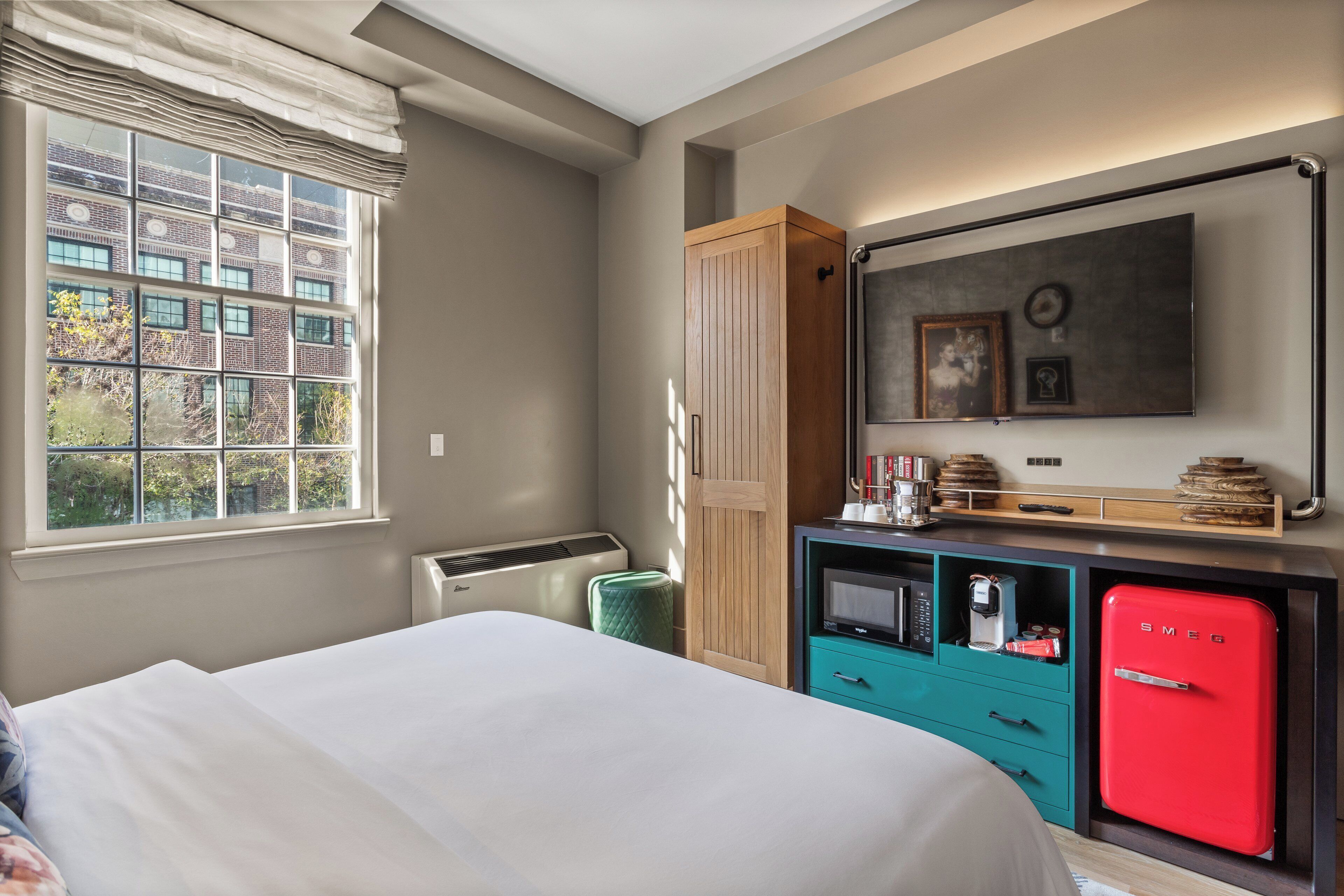 Habitación estándar, 1 cama King size, con acceso para personas discapacitadas (Roll-In Shower) | Ropa de cama de alta calidad y caja de seguridad en la habitación 