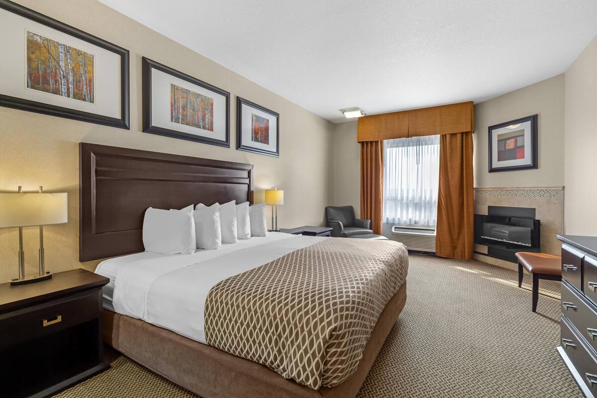 Suite, 1 King Bed, Non Smoking, Jetted Tub