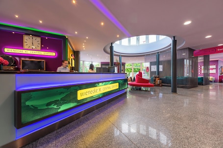 Recepción. Bed'nBudget Expo-Hostel Rooms