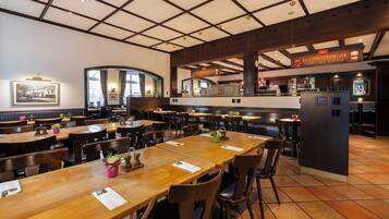 Tägliches Frühstücksbuffet gegen Gebühr
