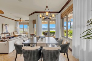 尊荣公寓式客房, 海洋景观 | 起居区 | 32-英寸电视（配备有线频道）