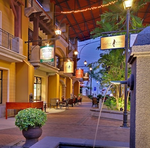 4 restaurants; breakfast, lunch, and dinner served - HRG Condos at Los Sueños (Jacó)
