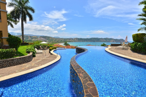 2 utendørsbassenger