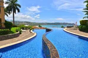 2 outdoor pools - HRG Condos at Los Sueños (Jacó)