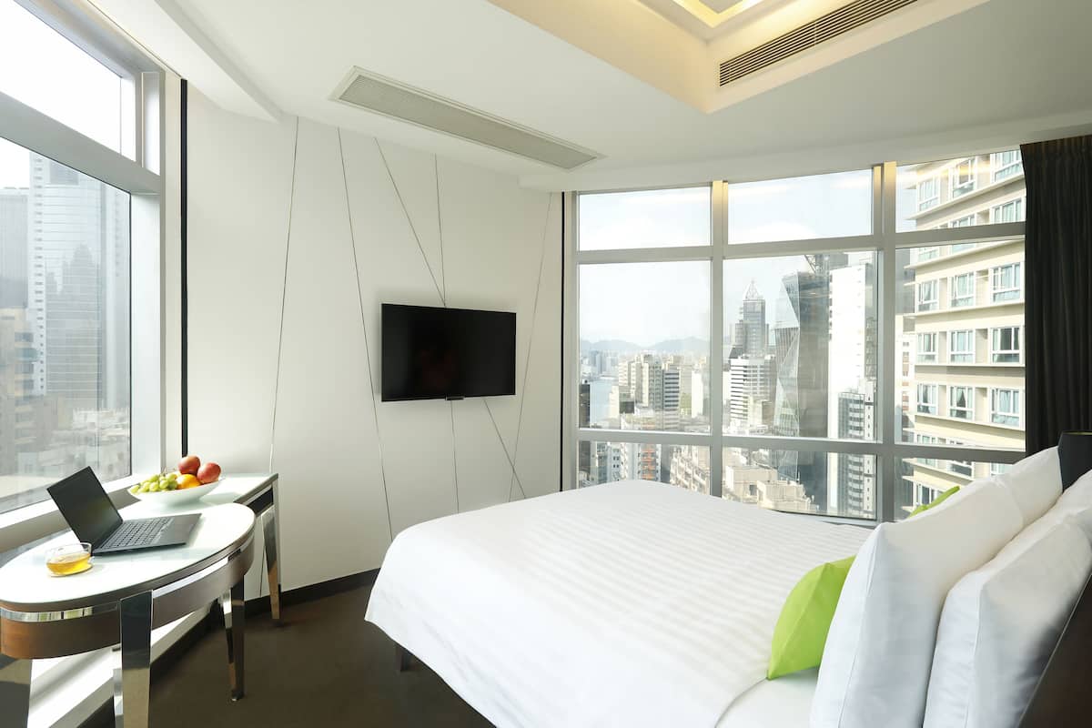 Deluxe Double or Twin Room, Non Smoking, City View | Peti besi dalam bilik, meja, langsir/tirai gelap terus, kalis bunyi