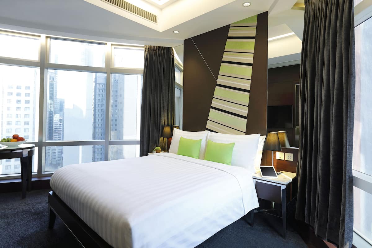 Superior Room, Non Smoking, City View | Peti besi dalam bilik, meja, langsir/tirai gelap terus, kalis bunyi