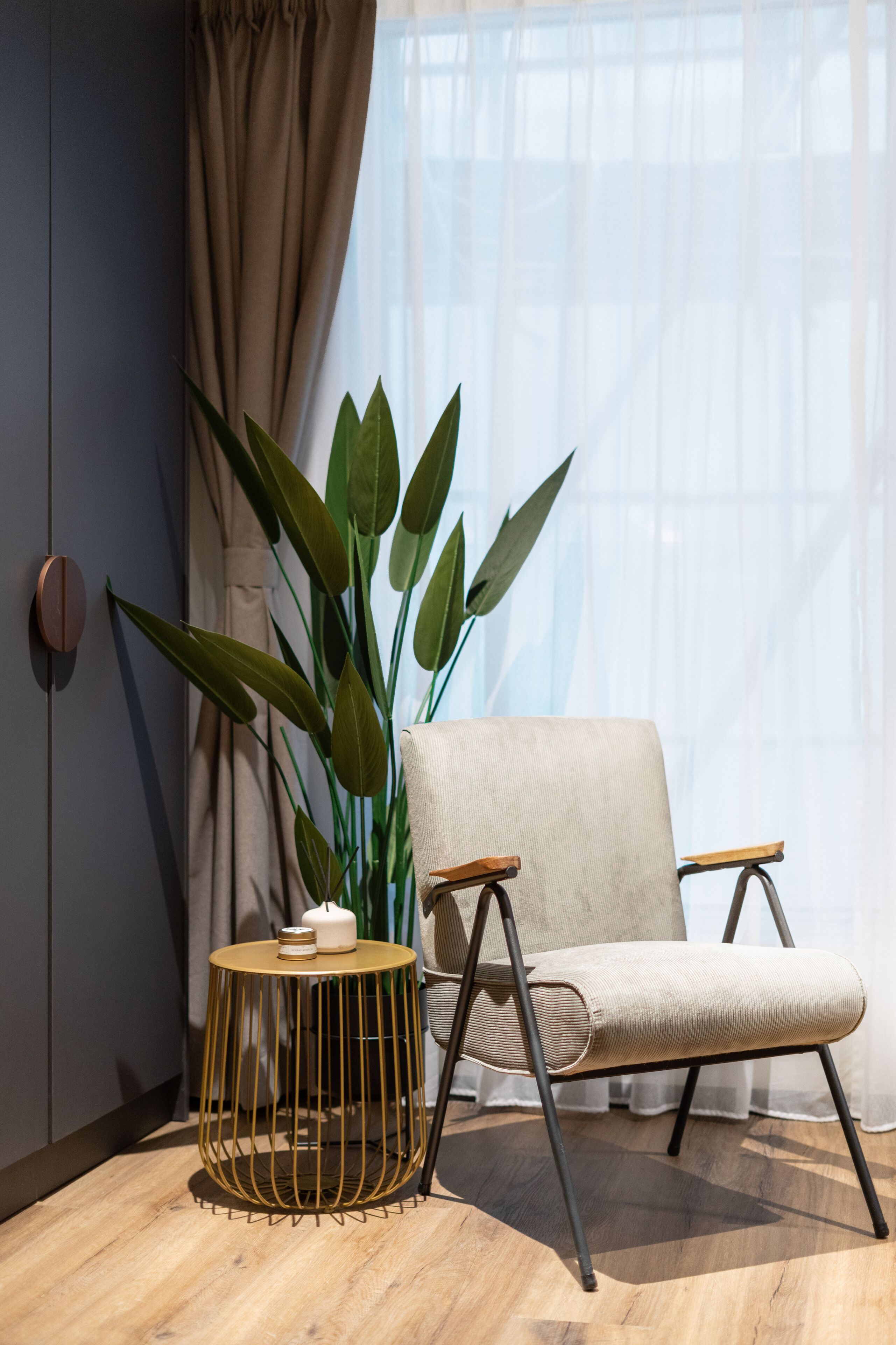 Chambre Triple Familiale, plusieurs lits | Coffres-forts dans les chambres, bureau