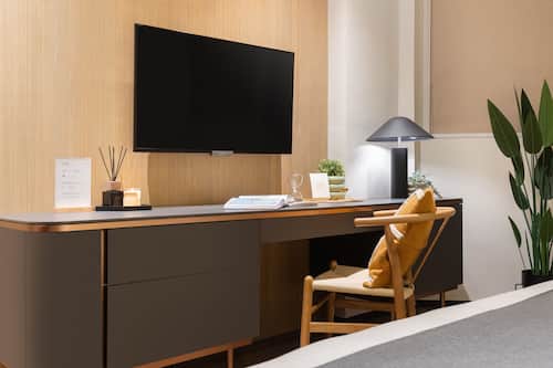 Habitación Premier, 1 cama King size | Caja de seguridad en la habitación y escritorio