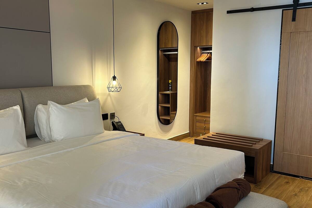 deluxe room | memory-foam beds, in-room safe, desk, free wifi