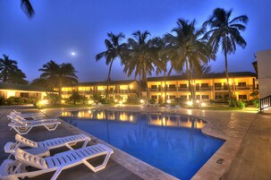 Outdoor pool, sun loungers