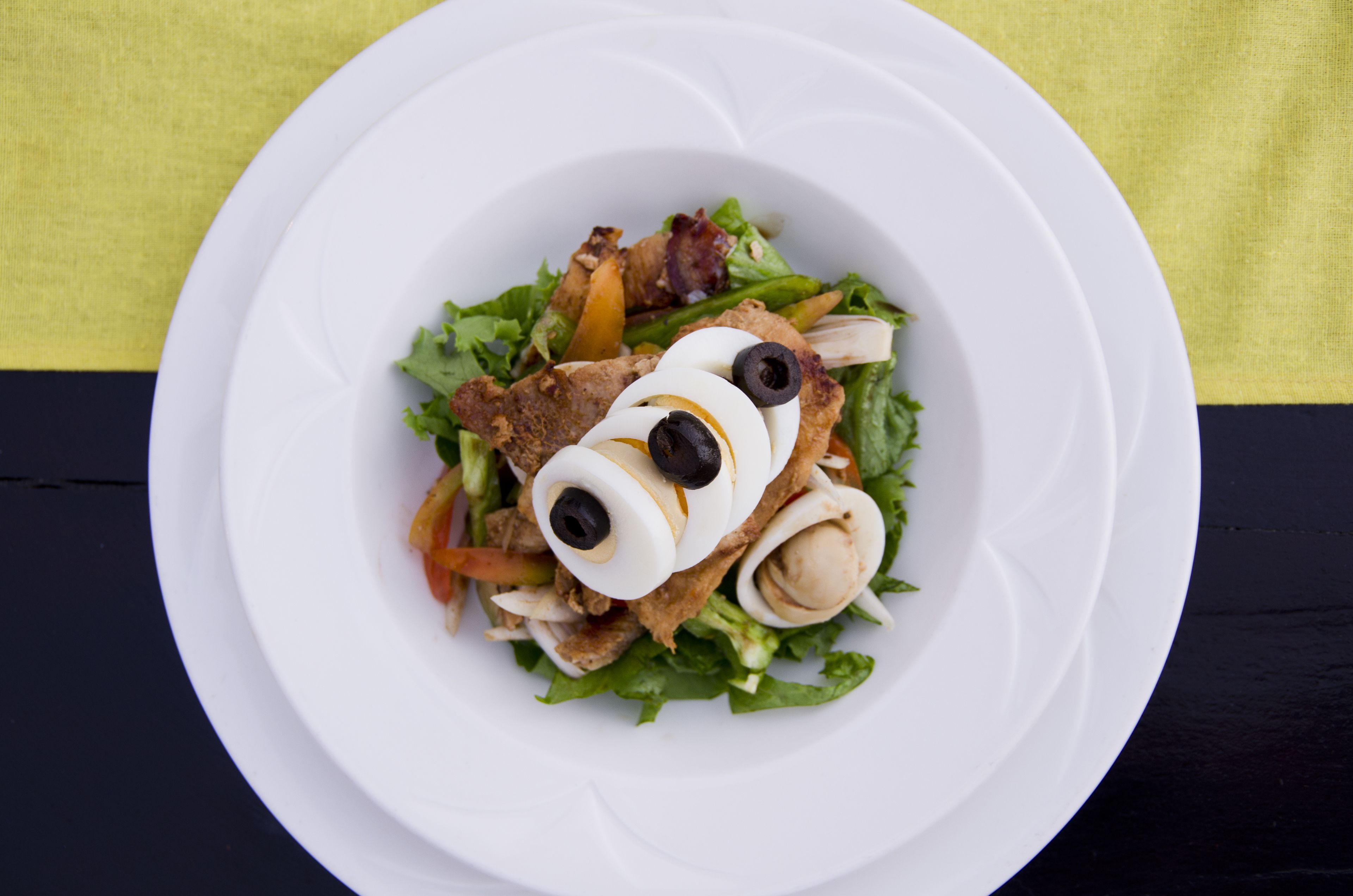 breakfast, lunch and dinner served