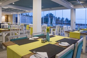 Breakfast, lunch and dinner served