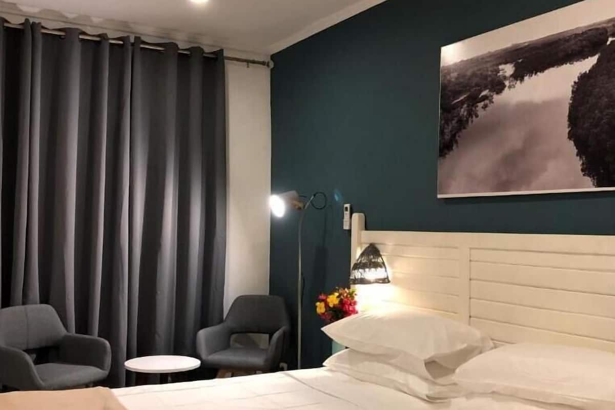 Memory foam beds, in-room safe, desk, WiFi (free)