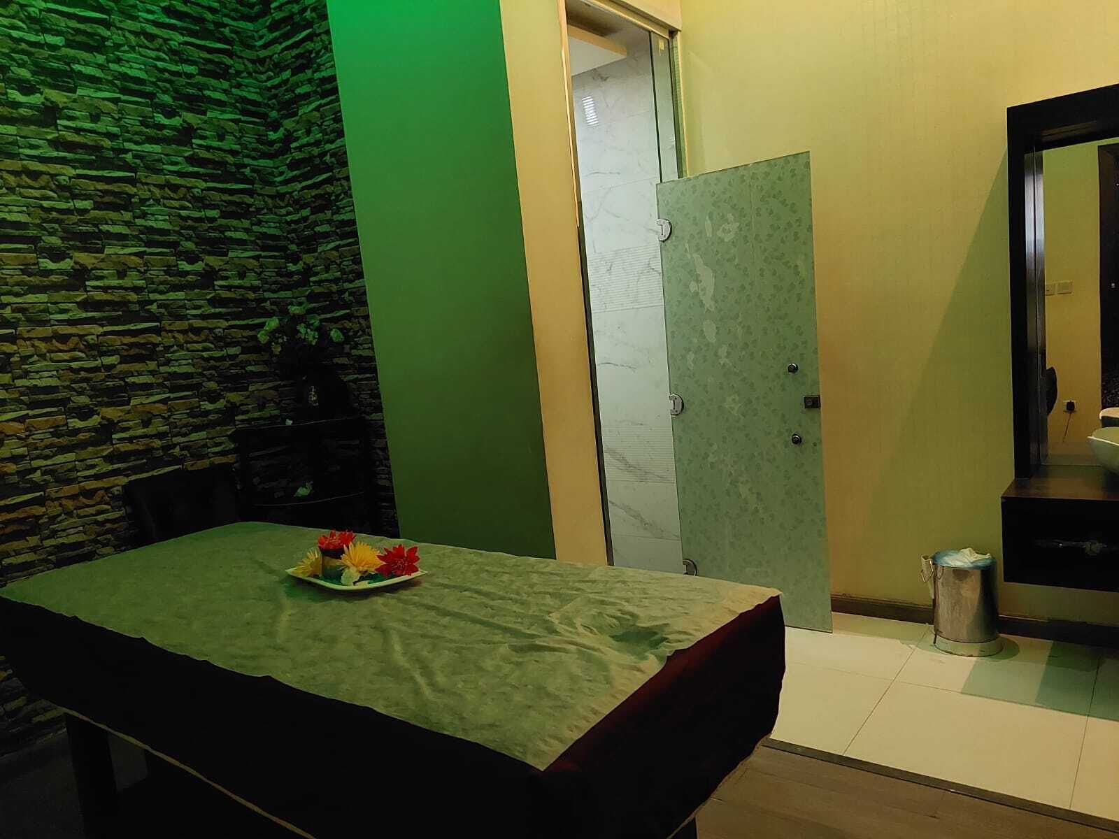 Turkish bath/hammam, hot stone massages, deep-tissue massages