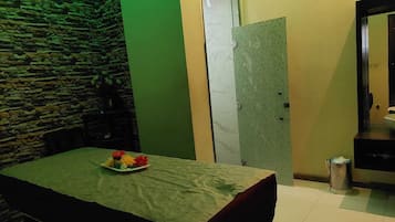 Turkish bath/hammam, hot stone massages, deep-tissue massages