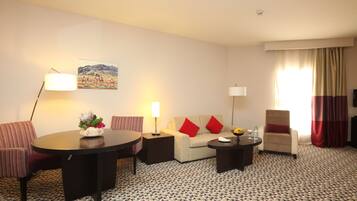 Junior-Suite | Hochwertige Bettwaren, Minibar, Zimmersafe, Schreibtisch