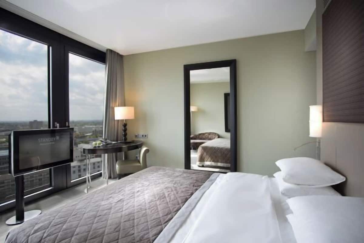 Hypo-allergenic bedding, down duvets, in-room safe, desk