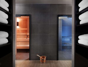Parihoitohuone(ita), sauna, vartalohoitoja, aromaterapiaa