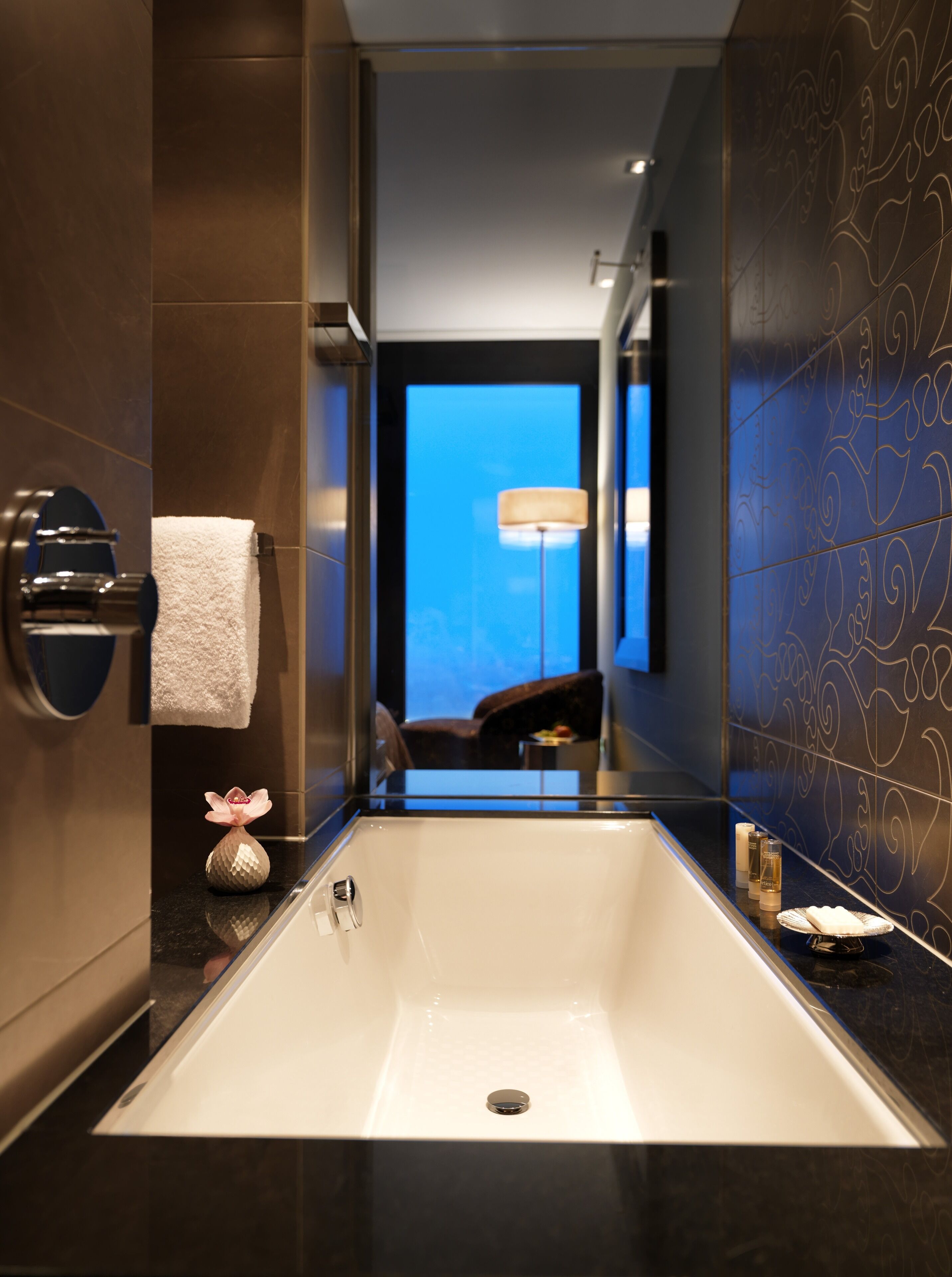 deep-soaking bathtub