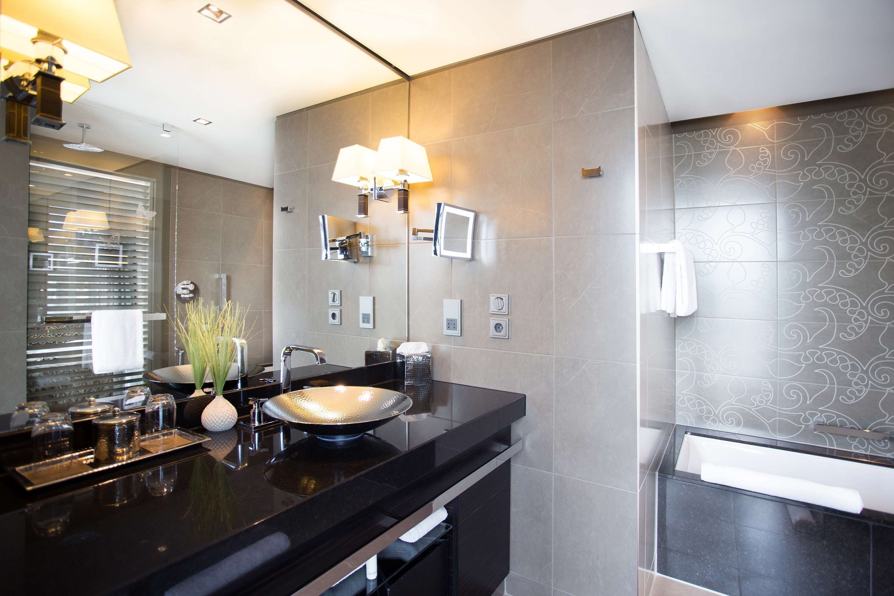 separate bathtub and shower, deep-soaking bathtub, rainfall showerhead