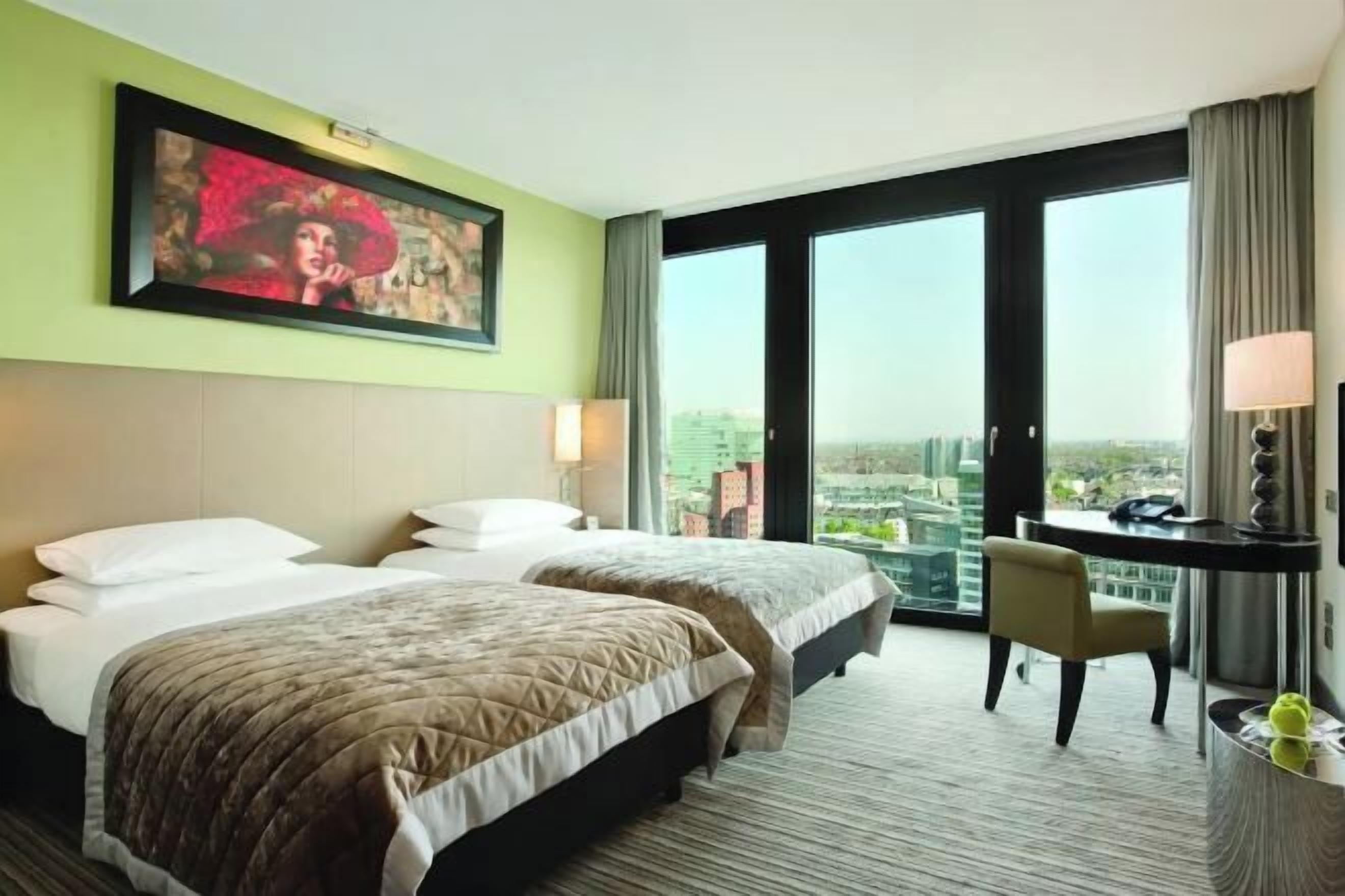 Hypo-allergenic bedding, down duvets, in-room safe, desk