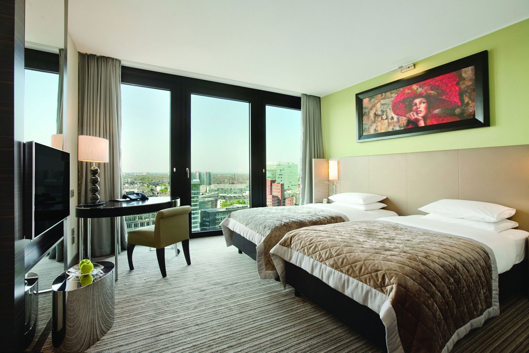 Hypo-allergenic bedding, down duvets, in-room safe, desk