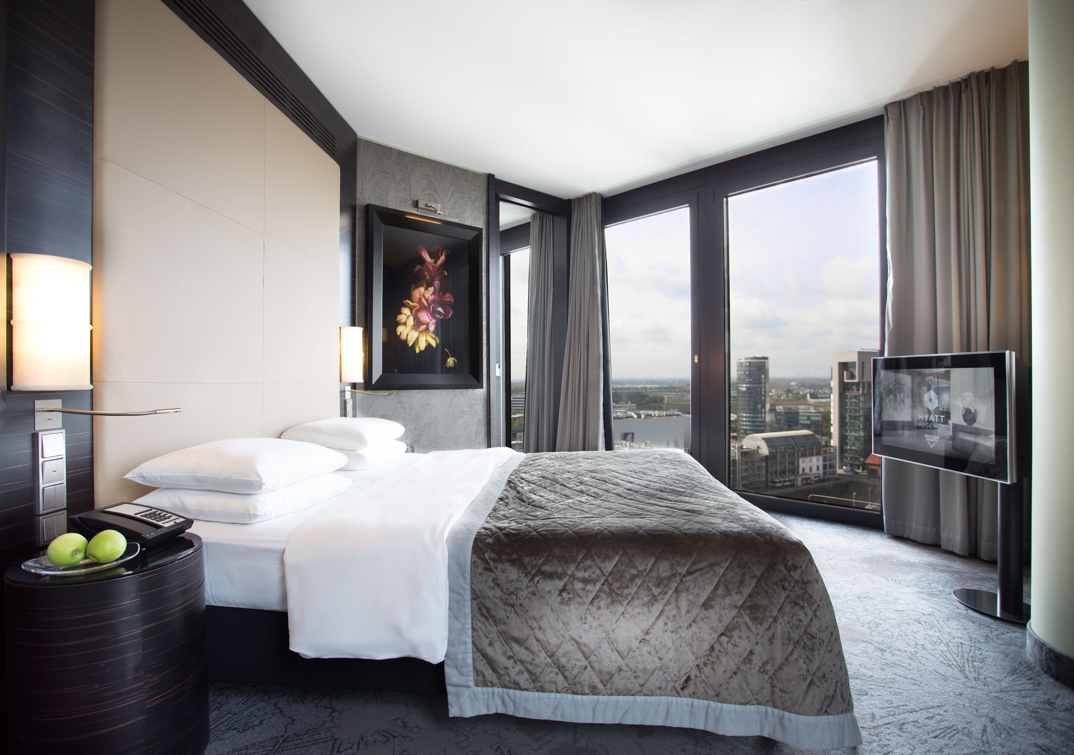 Regency, Suite, 1 King-Bett | Ausblick vom Zimmer