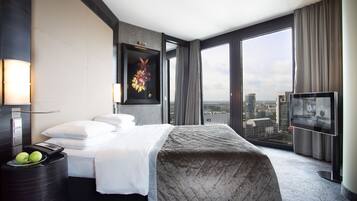 Regency, Suite, 1 King-Bett | Ausblick vom Zimmer