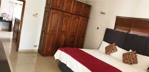 One bedroom apartment | Premium bedding, in-room safe, iron/ironing board, free WiFi