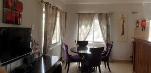 One bedroom apartment | In-room dining - Wavecrest Hotel Gambia- Apartments (Serrekunda)
