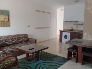 Apartment, 1 Bedroom | Egyptian cotton sheets, premium bedding, pillowtop beds