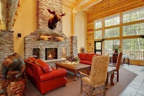 Lobby sitting area - Whitefish Lodge and Suites (Crosslake)