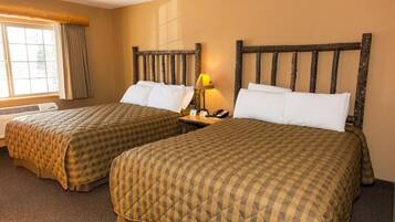 Kamar Standar, 2 Tempat Tidur Queen, Bebas Asap Rokok | Seprai premium, bantalan ekstra lembut, dan didekorasi berbeda-beda