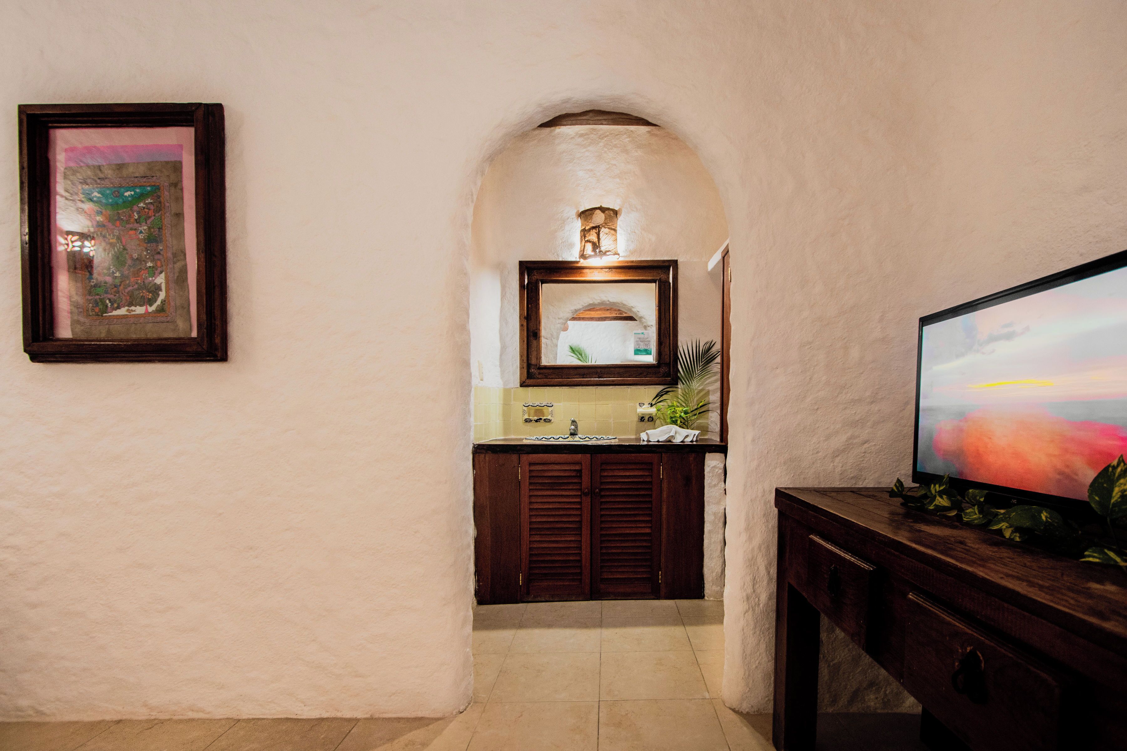 superior room, 2 double beds, garden view | living area | tv