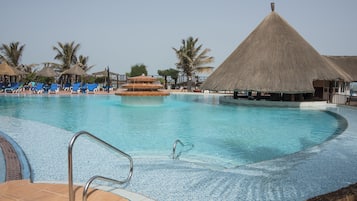 Outdoor pool, pool loungers