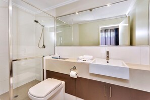 Ducha, artículos de tocador de diseñador, secador de pelo, toallas
