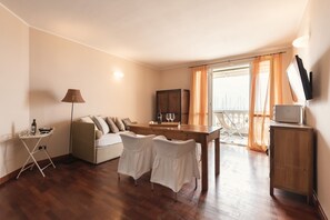 Suite, balcon, vue mer | Coin séjour