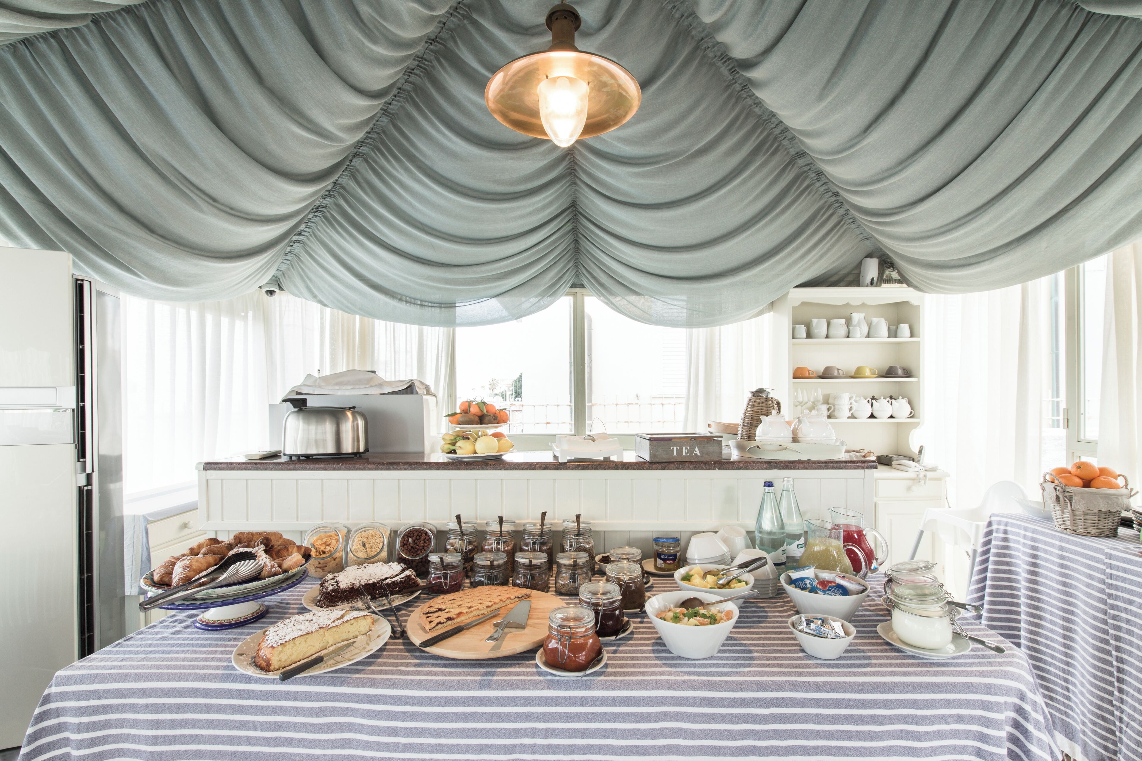 Tägliches Frühstücksbuffet (20 EUR pro Person)