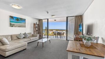 Luxury One Bedroom Ocean View Apartment with Spa Bath | Living area